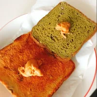 Toasted walnut bread & Matcha Azuki bread with peanut butter|2721_blissさん