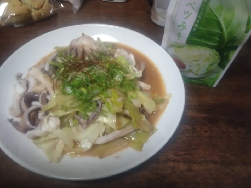 アオリイカのゲソのバターキャベツみそ炒め|にんにくと唐辛子が特に好き❤️(元シャリマー)さん