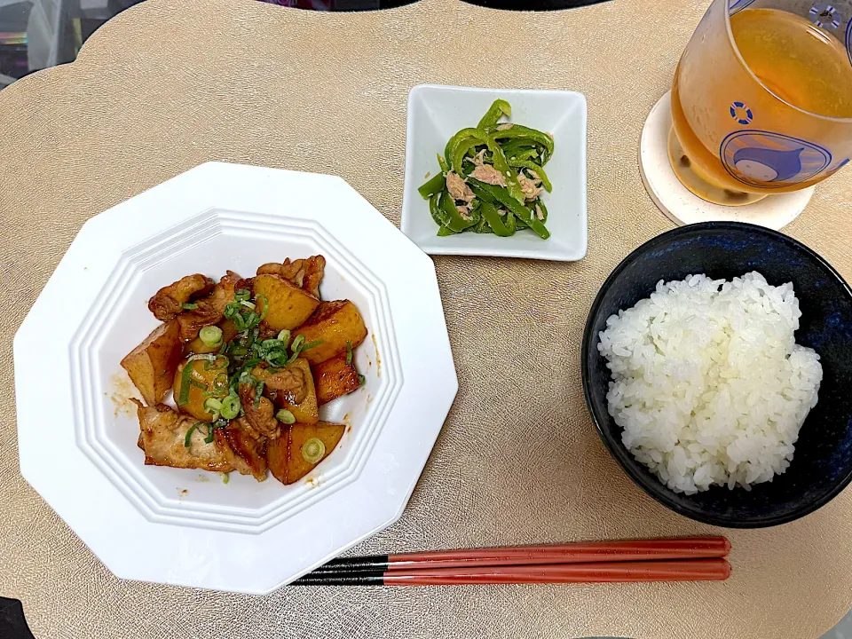 豚とじゃがいもの甘辛煮🥔🐖|S h i z🦋さん