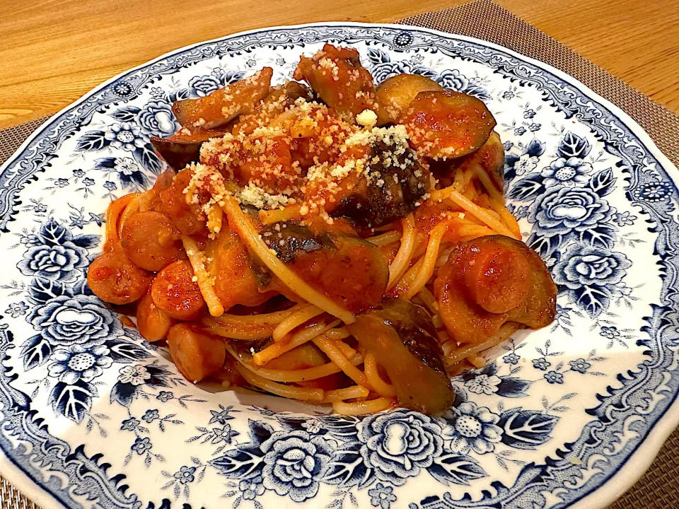 🍆とチョリソーのアラビアータ🍝　トマトソースと🍆の組み合わせ大好き😊|BUBUさん