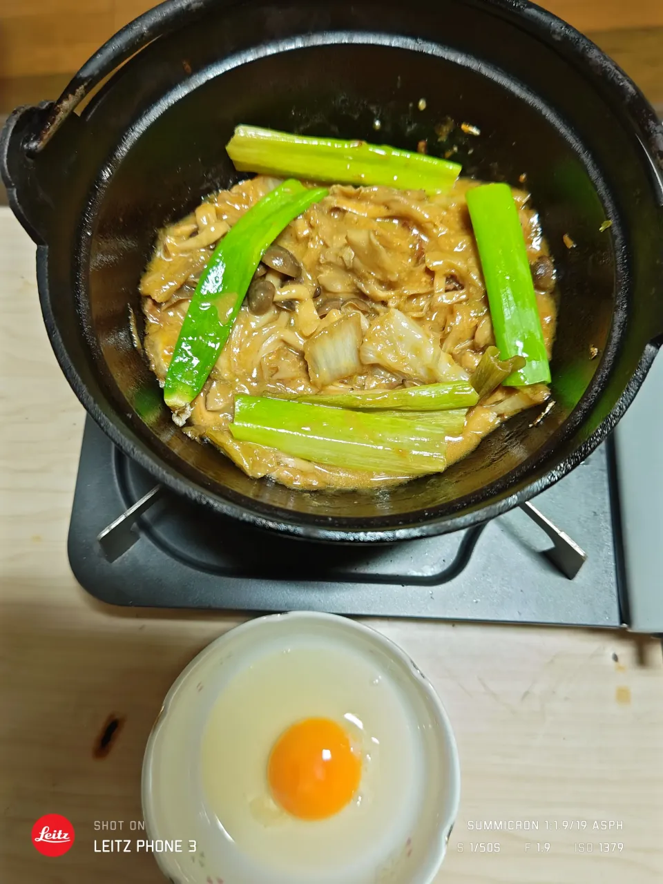 2025/10/11最高気温6℃&19℃と低くで「特製鶏もも肉漬け込み」で長葱味噌鍋|Tarou  Masayukiさん