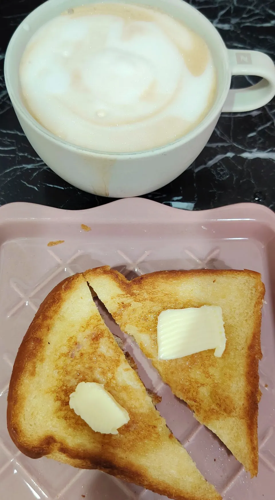 Good morning butter toast with cappuccino 🍞☕😍😋 Rainy day stay home menu🫠 |🍒lynnlicious🍒さん