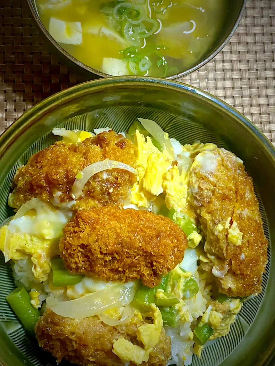 牡蠣フライ丼|すくらんぶるえっぐさん