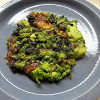 ブロッコリーのカリカリチーズ焼き◡̈♥︎|なばちゃん。さん