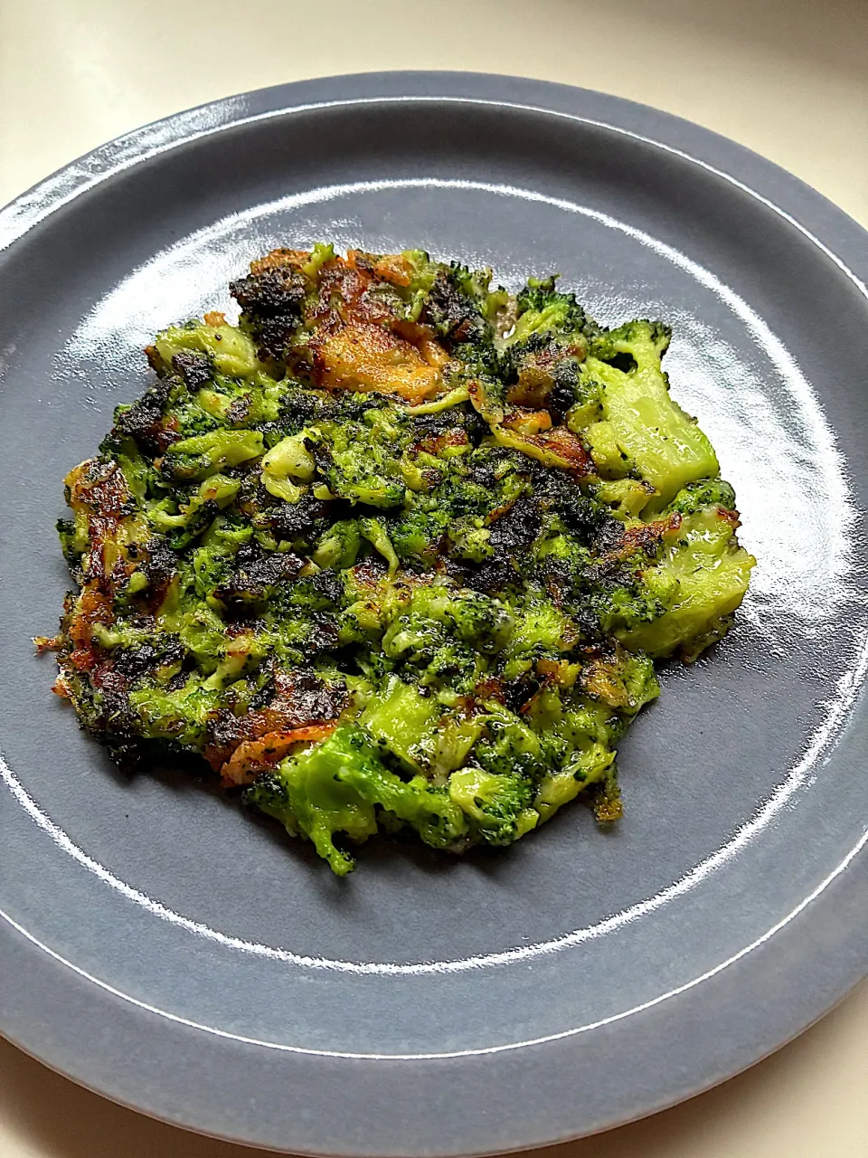 ブロッコリーのカリカリチーズ焼き◡̈♥︎|なばちゃん。さん