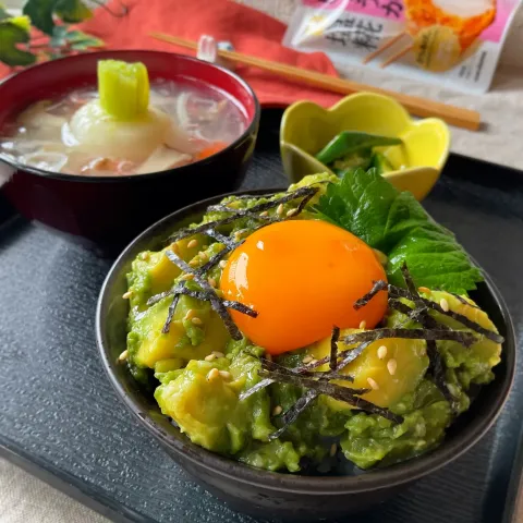 「プラス糀 にんにくしょうが 生塩糀」を使ってみたSnapdishの料理・レシピ写真:にんにくしょうが生塩糀deアボガド丼＆丸ごとカブの塩糀スープ