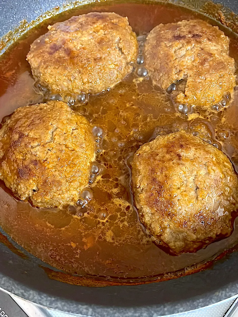 手作り煮込みハンバーグ、制作中♫wwwww|Yoshihiro Andoさん