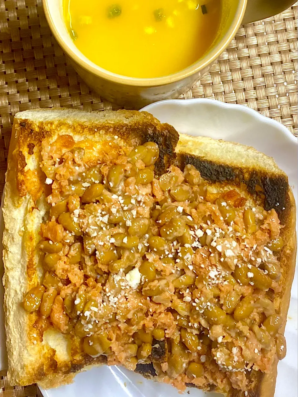 納豆サーモントースト🍞|すくらんぶるえっぐさん