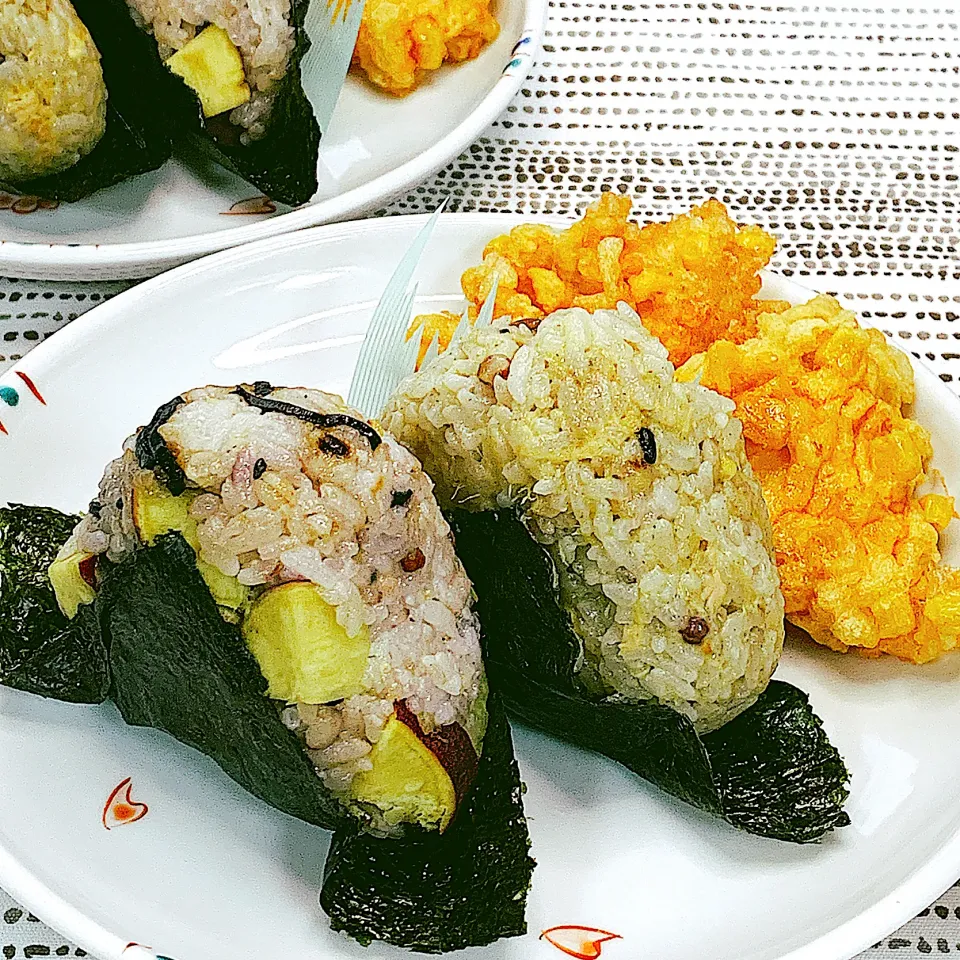 2種のおにぎりとコーンフリッター|アスママさん