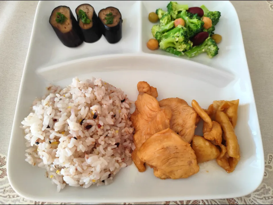 糀甘酒で胸肉チャーシュー風朝ごはんプレート|m.rafuさん