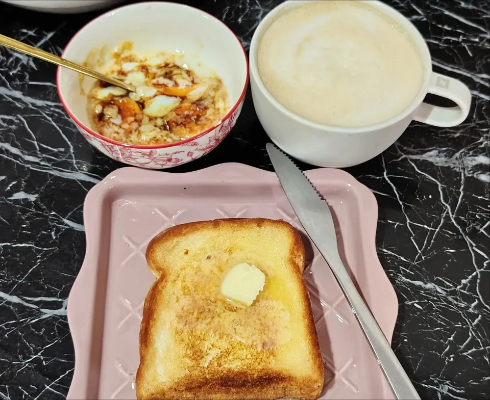 Good morning ☕🌞🍞🧈🍳|🍒lynnlicious🍒さん