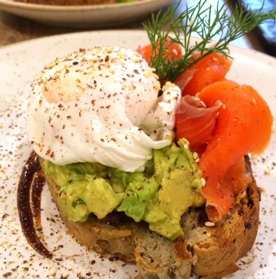 Avocado Toast w/ Poached Egg & Smoked Salmon for Brunch 🥑🥯🥚🐟🤤|An'leeさん