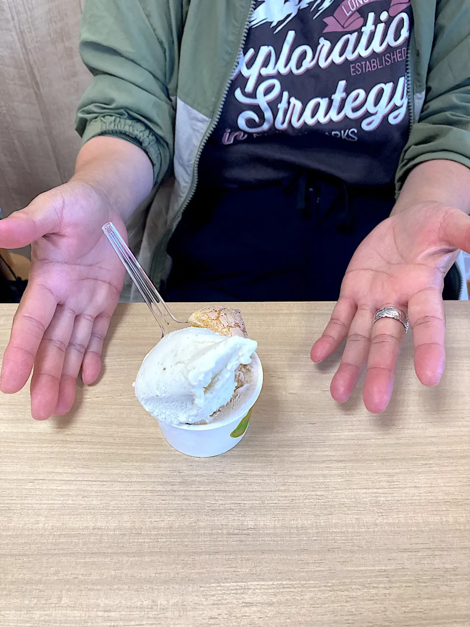 はやとはジェラート（いちじく＆きなこ）をオーダー（実況中継中）|なびさん