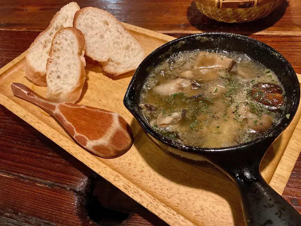 牡蠣とキノコのアヒージョ🦪🍄|Kojiさん