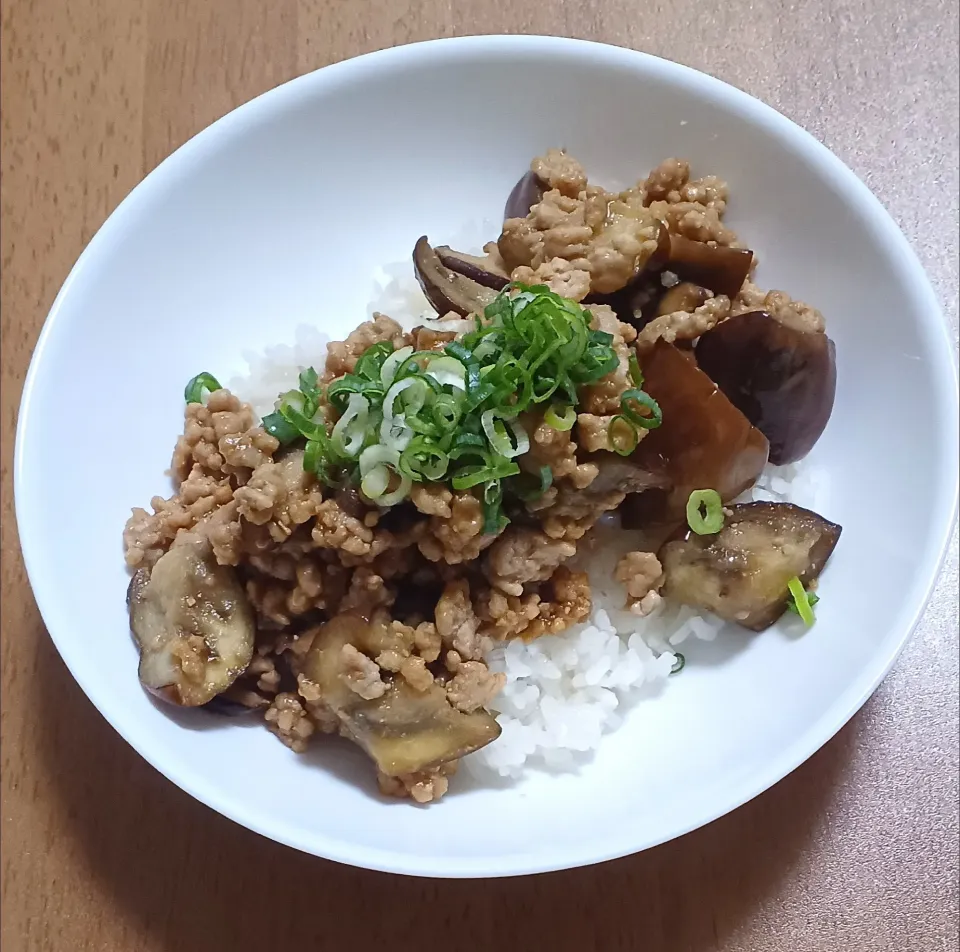 豚挽き肉となすとしいたけの甘味噌丼|ナナさん