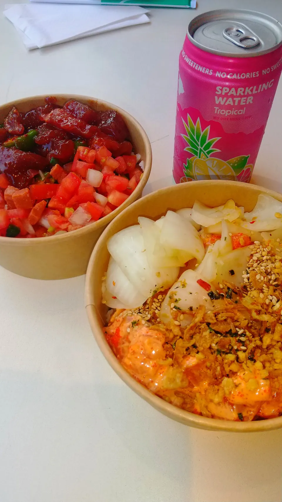 ポキ丼  マグロとサーモン  ハワイ waikiki mart|はやとさん