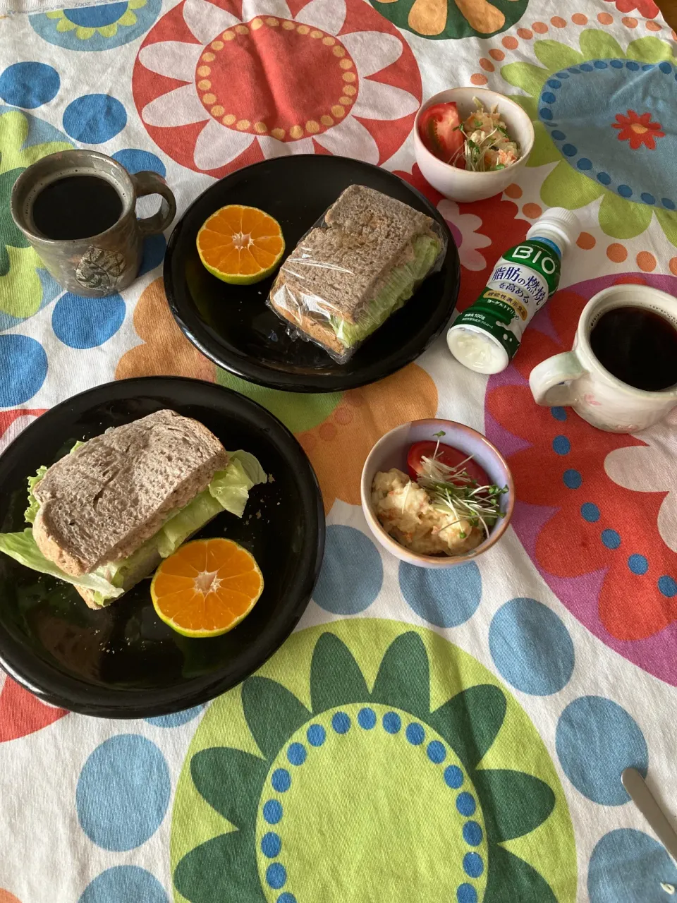 〜糀甘酒を入れて作った朝焼きライ麦胡麻食パンでツナレタスサンド。の朝ゴパン〜|さくたえさん