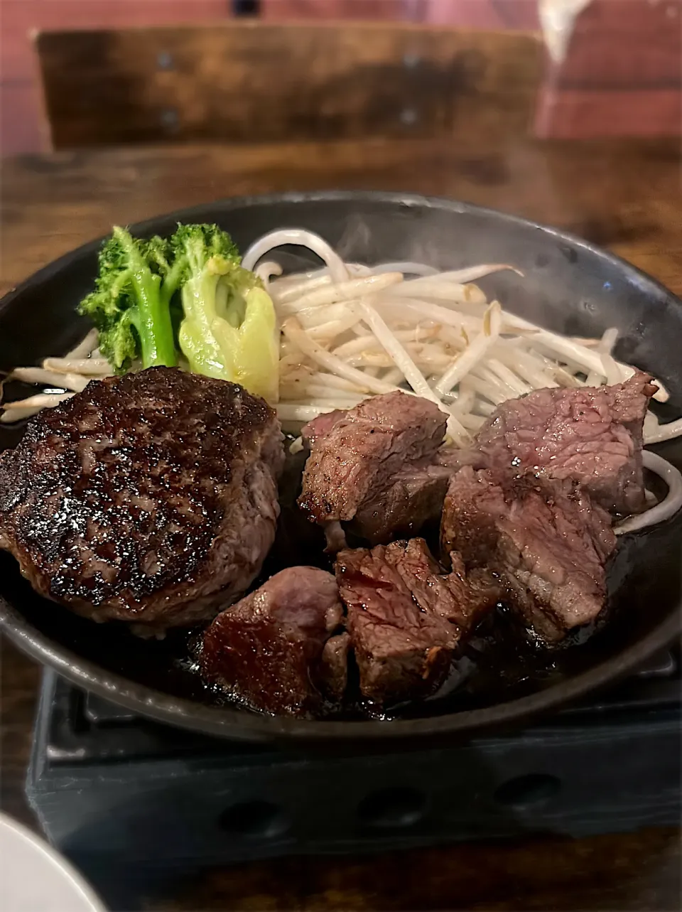 とろけるハンバーグ➕ハラミステーキ⭐️ジーニーズ|小林美緒さん