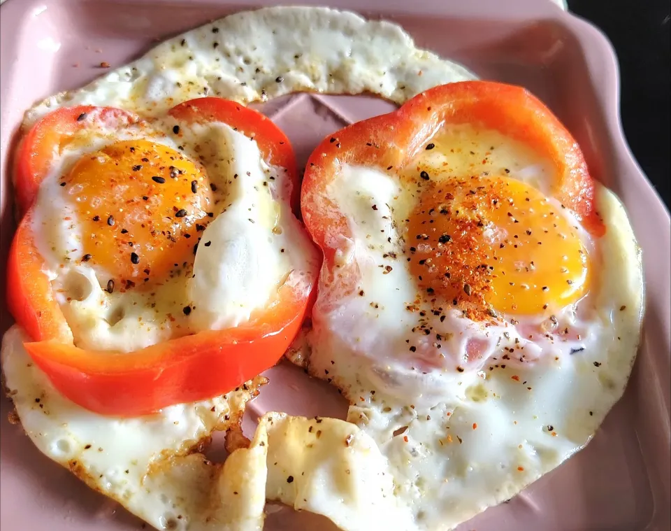 Eggs with red peppers 🤗😋🍳|🍒lynnlicious🍒さん