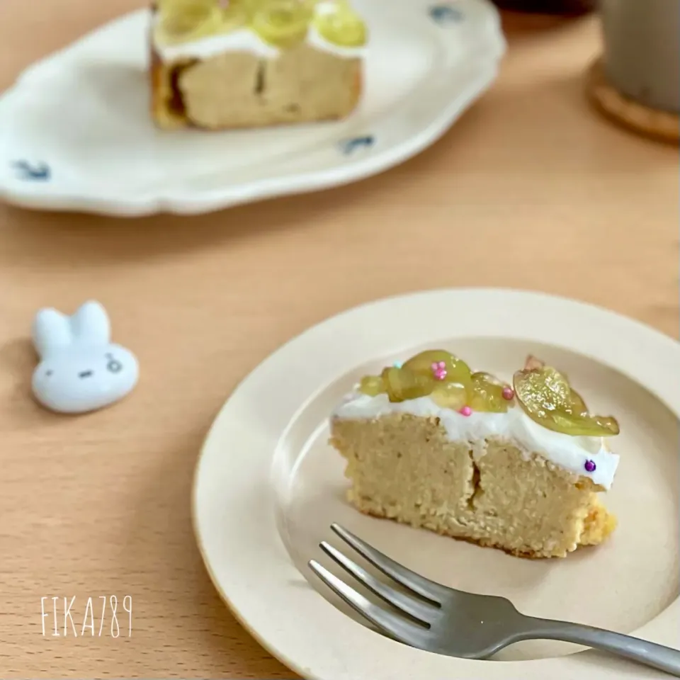 盛り付けがヘタすぎて泣いてます🐰　のズッキーニケーキ|FIKA789さん