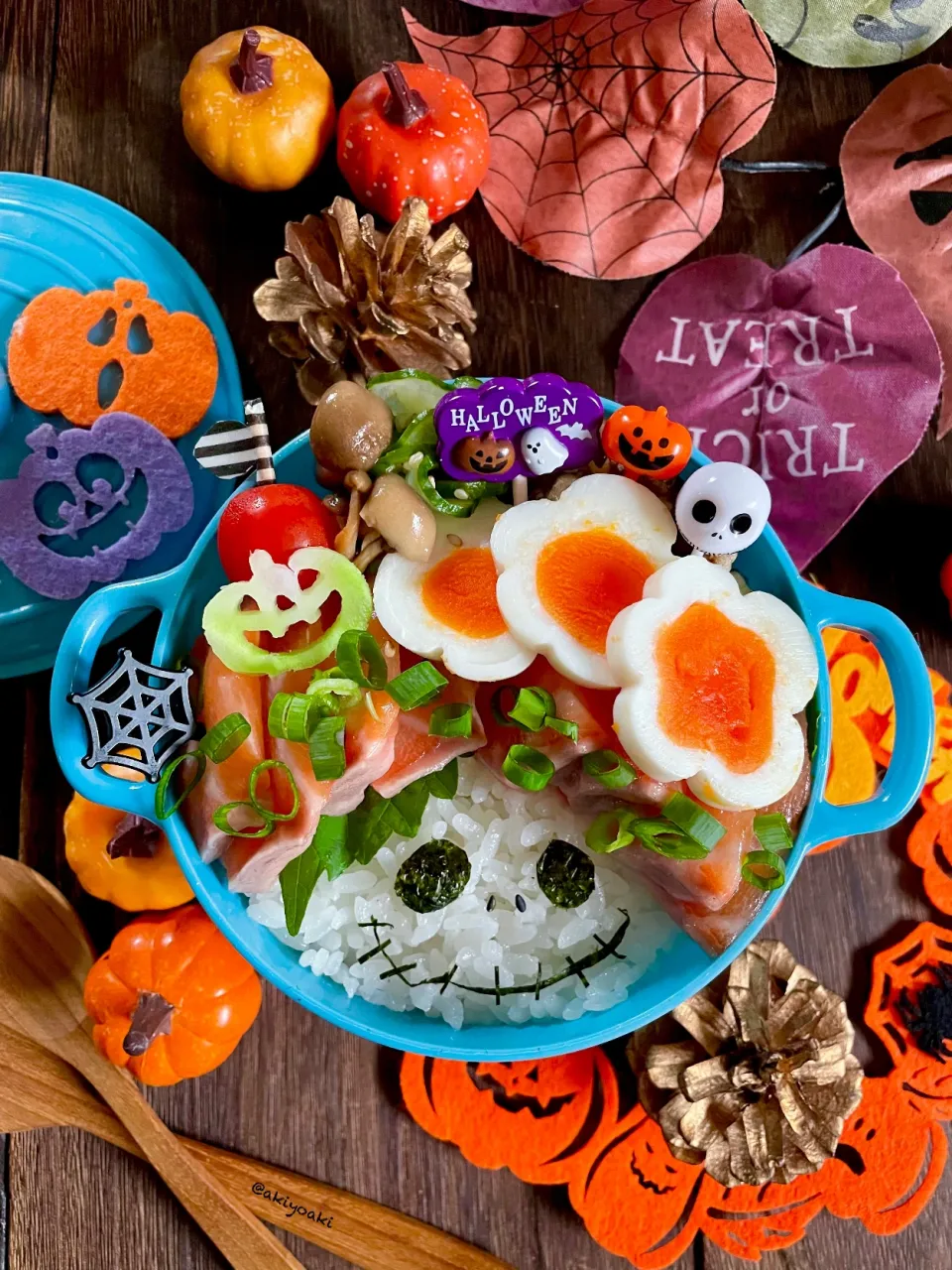 ハロウィンサーモン丼弁当|Akiyoෆ¨̮⑅さん