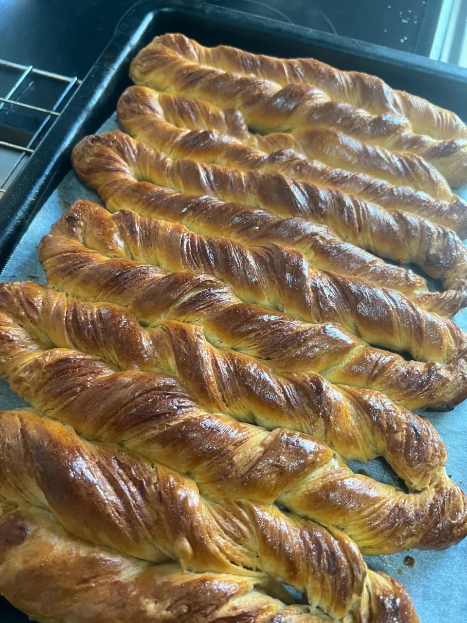 くっついた💦ピーナッツクリームシートdeネジネジパン|TOMOさん