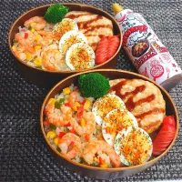 母とムスコのラブラブおソロ♪簡単めちゃウマ!サラチキタツタ乗っけ海老ピラフ弁当