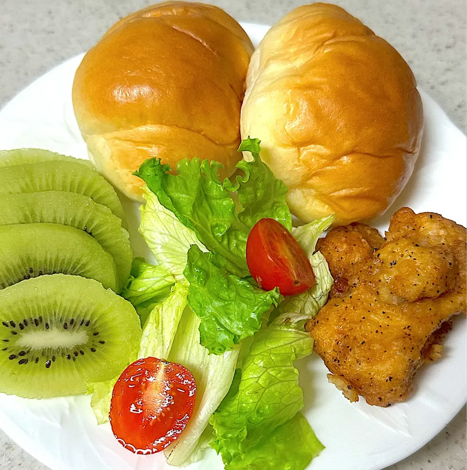 バターロールモーニング|besさん