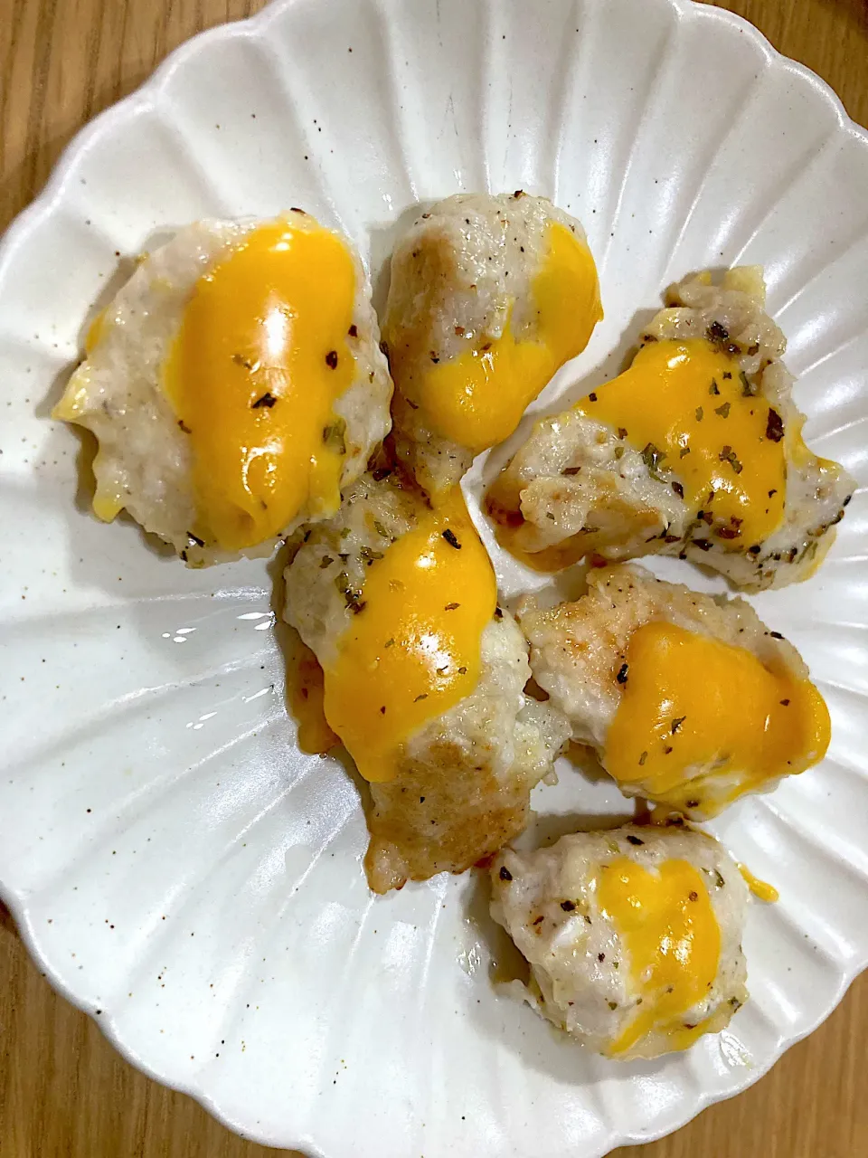 鶏胸肉のチェダーチーズ乗せ焼き|ゆきんころんさん