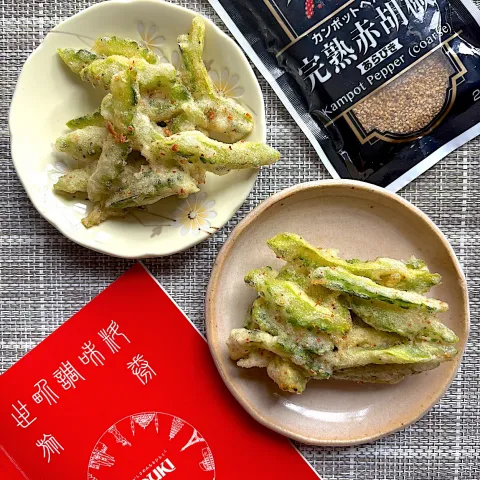 「ＭＣ　完熟赤胡椒（あらびき）袋入」を使ってみたSnapdishの料理・レシピ写真:カンポットペッパーが爽やかなゴーヤのかき揚げ