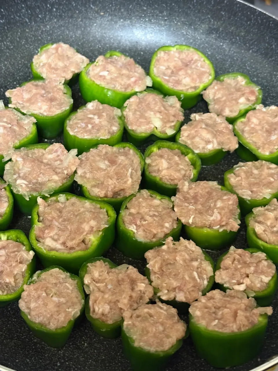 揚げない肉詰めピーマン🫑🍖|ゆきぽよ婆さん