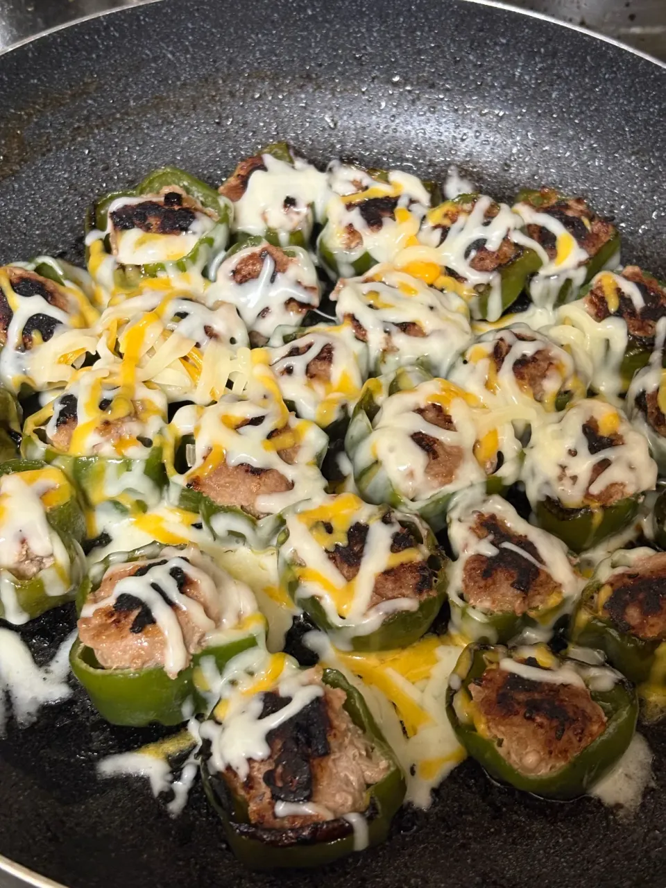 肉詰めピーマンチーズのせたバージョン|ゆきぽよ婆さん