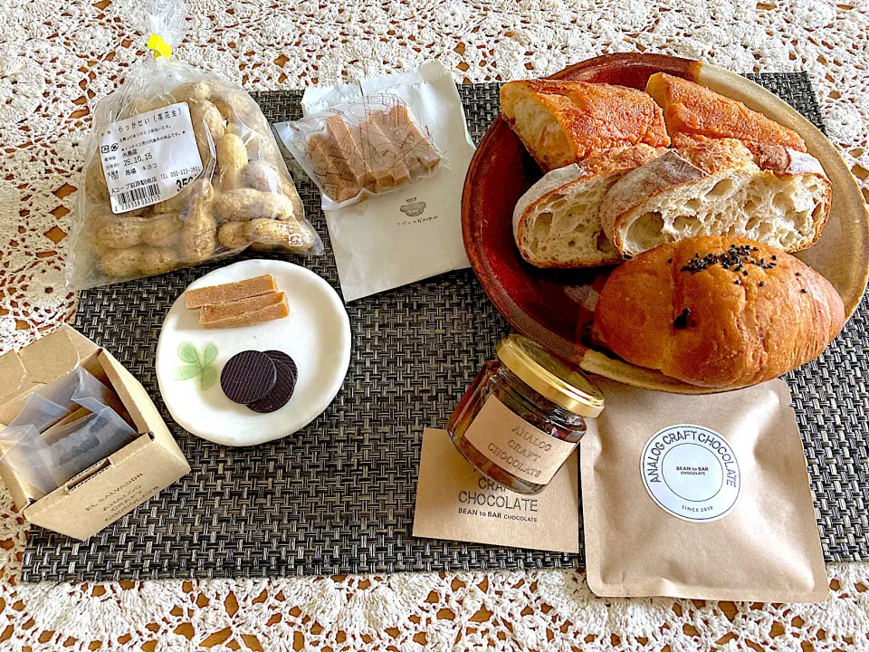 前原散策のお土産((´艸｀*))おやつに、山査子のお菓子とハイカカオチョコ🤎|さくたえさん