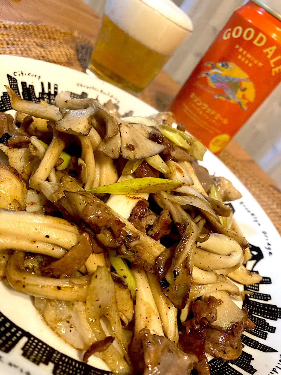 舞茸と鳥のコリコリしたところ炒め😋🍻💕✨|アイさん