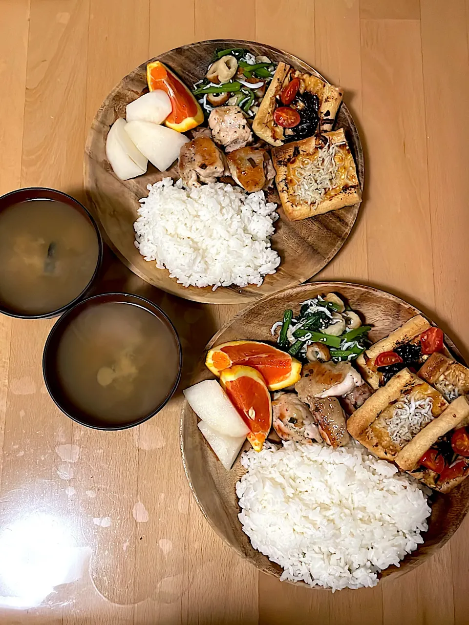 ネギ塩鳥だれ焼き　油揚げのチーズ焼き　ちくわとしらすと小松菜の和物　しじみ汁　梨　オレンジ|そのみさん