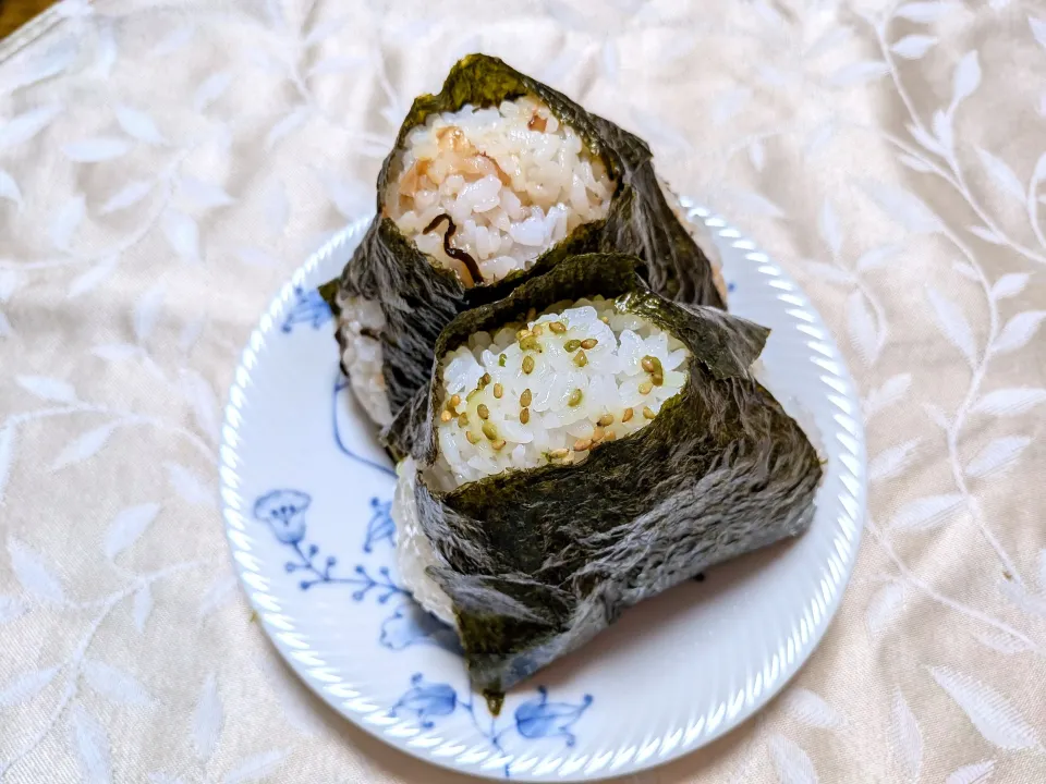 10/15の夜勤弁当　おにぎり2種|卯月さん