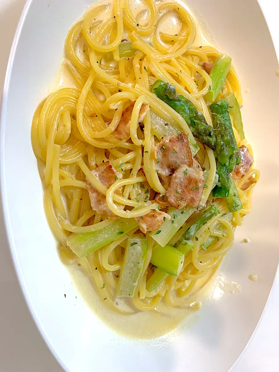 アスパラとベーコンのクリームパスタ|カルボーンさん