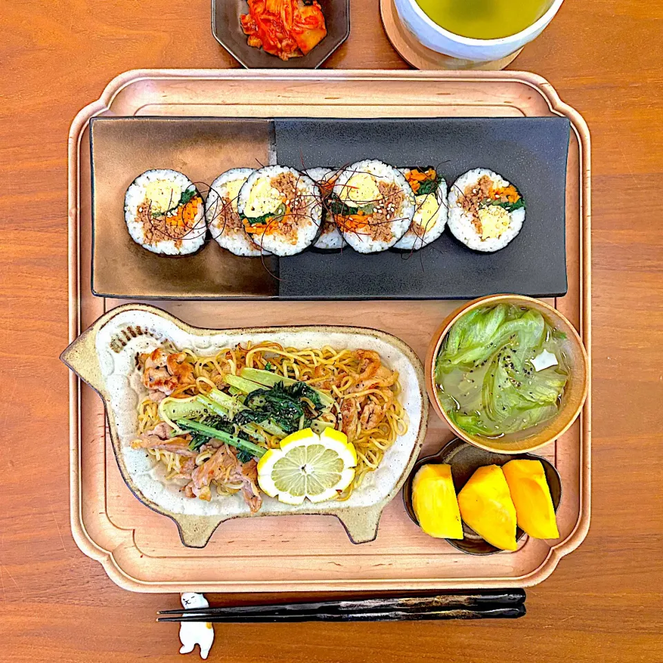 キンパと塩焼きそばのおぼんごはん|すずさん