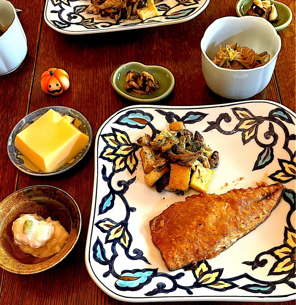 晩ごはん♯タンドリー鯖♯卵豆腐♯春雨サラダ|小松菜さん