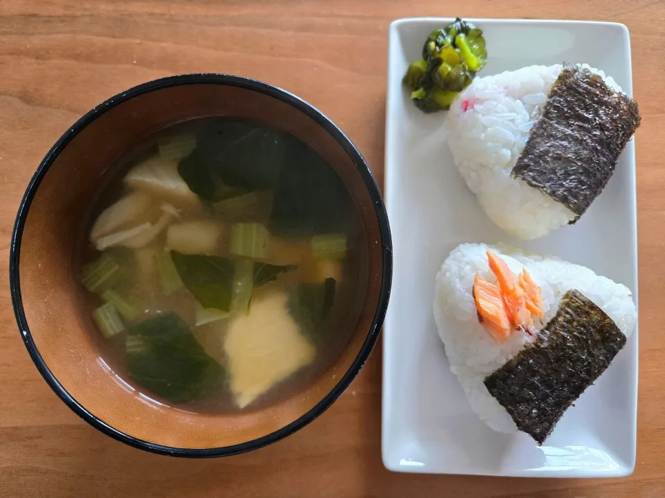 朝ごはんおにぎり🍙|しあるさん