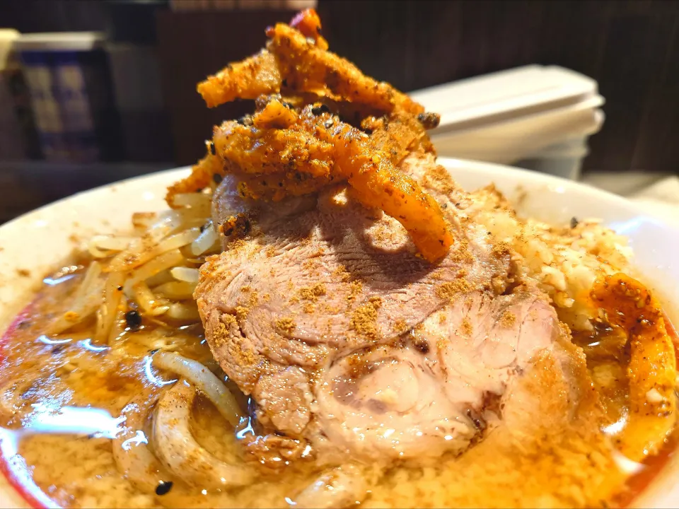 【2023年12月開業】 
ミゾグチヤ 東十条店 
スパイスラーメン ネパル麺 小 
(麺180g、950円) 
―野菜少なめ
＋アチャール増し (300円) 
＋マサラ (無料) 
＋ニンニク (無料) 
＠東十条1分 
(JR十条駅から徒歩12分)
25277
〈醤130塩45噌20タ10昆9出14
F14冷27混3つ3焼1ポ1〉|大脇さん