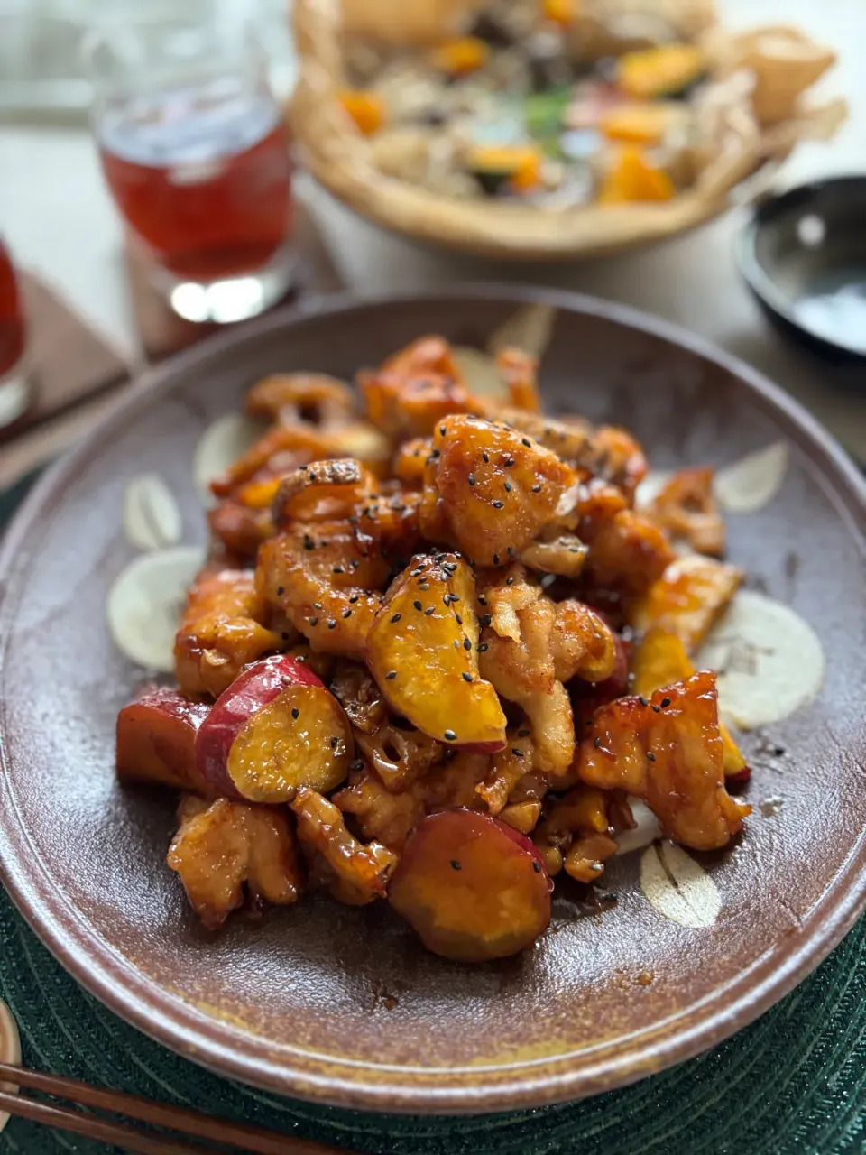 鶏唐揚げと蓮根、さつまいもの甘酢炒め|マーブルさん