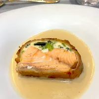 俺のフレンチ グランメゾン サーモンのパイ包み|アプリールクッキングスタジオさん