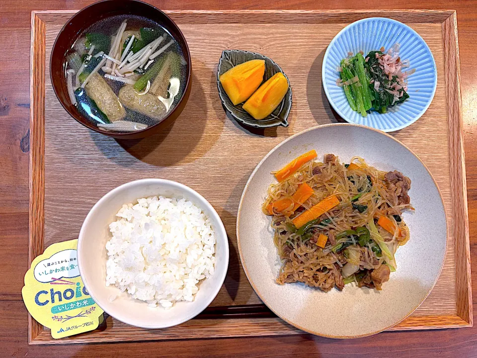 夜ご飯(チャプチェ、ほうれん草お浸し、小松菜えのきスープ、柿)|cocomikaさん