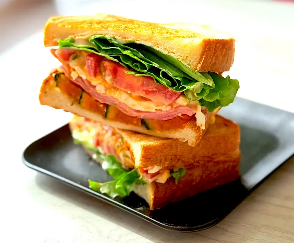 イギリスパンでわんぱくサンド|tap.rinさん