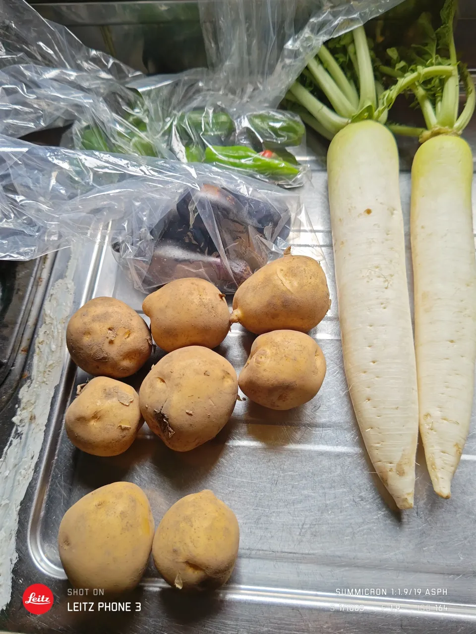 ２階建ての一階を姉が住暮楽し替え「他界し両親の所帯」&２階の自分所帯もリフォームした時の福島県出身の工務店社長からの頂き物です「福島県ご実家産物」|Tarou  Masayukiさん