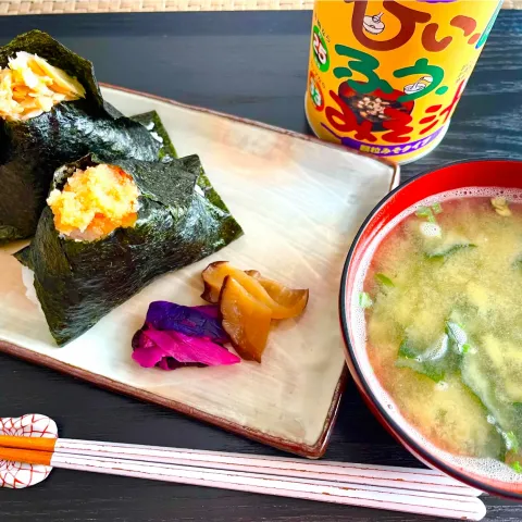 「かねさ ひいふうみそ汁 しじみ 181g」を使ってみたSnapdishの料理・レシピ写真:ひぃふうみそ汁deおにぎり🍙朝ごはん