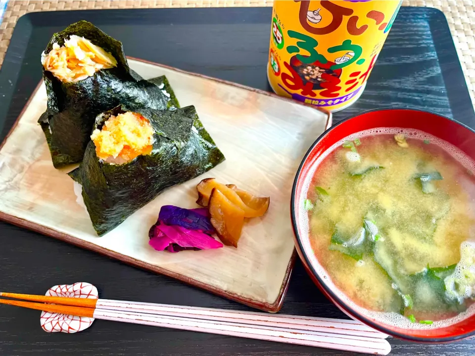 ひぃふうみそ汁deおにぎり🍙朝ごはん|KANAさん