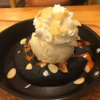 Sweet Time w/ Dark Chocolate Whiskey Lava Cookie & Vanilla Ice Cream 🍫🍪🍦🍨🤤