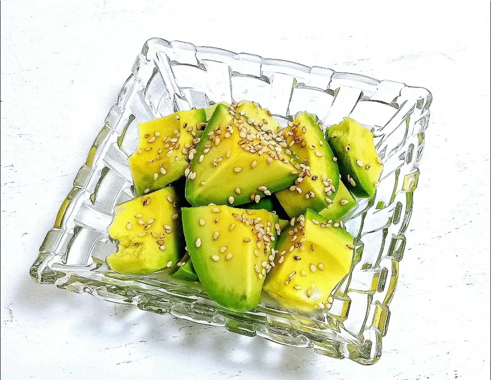 【健康、時短、コスパ高い！酒肴に合う🎯】アボカド🥑のコンソメスープ漬け🤤|Falco*さん
